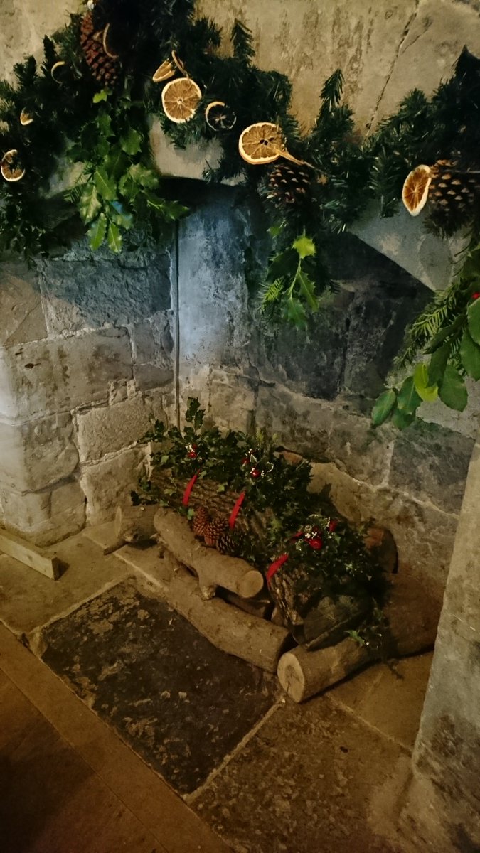 magicfish26's tweet photo. Feeling very festive now!! @ChirkCastleNT Medieval smells, Christmas through the ages and festive fun 😀 lovely #NT #wales https://t.co/7Y65D5AvRZ