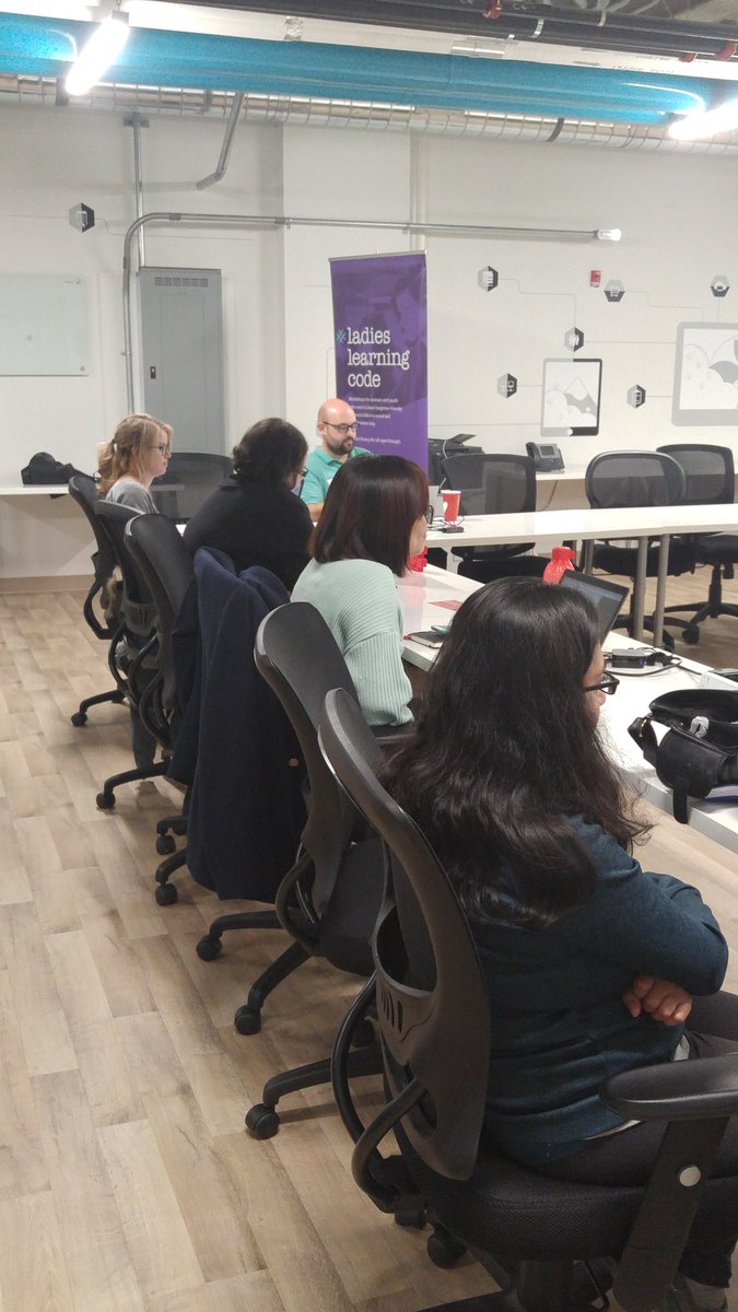 learningcodeyxu's tweet image. Our learners listening to @scottblinch talk about javascript functions and methods at @TechAlliance @MVPLabLdn