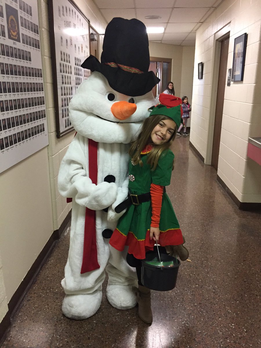 Yoder1825's tweet image. Community service day.