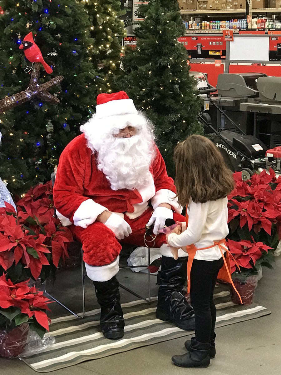 jamespoole26's tweet photo. Santa stopped in to the Taunton HD today! @corelli189 https://t.co/20HPkR3pJY
