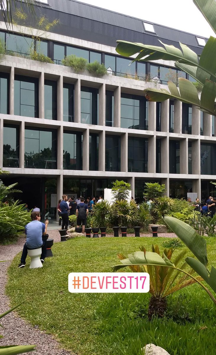 maru_cordal's tweet photo. Lunch break #DevFest17#GDG #DevFestBsAs https://t.co/ndxqkW0pvU