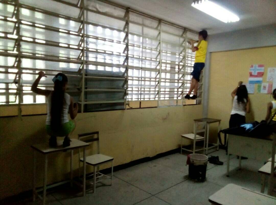 CDCETachira's tweet photo. #EstaEsMiEscuela Liceo Vicente Dávila #Táchira 
Jornada de Mantenimiento Escolar
@MPPEDUCACION @JauaMiranda @charlychaves https://t.co/kofY7NDVjz