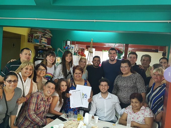 CaroBaroneBA's tweet photo. Hermosa y emocionante mañana en Barrio INTA compartiendo La entra de escrituras del @IVCBuenosAires #HaciendoLoQueHayQueHacer en https://t.co/AzAOIfxcZo