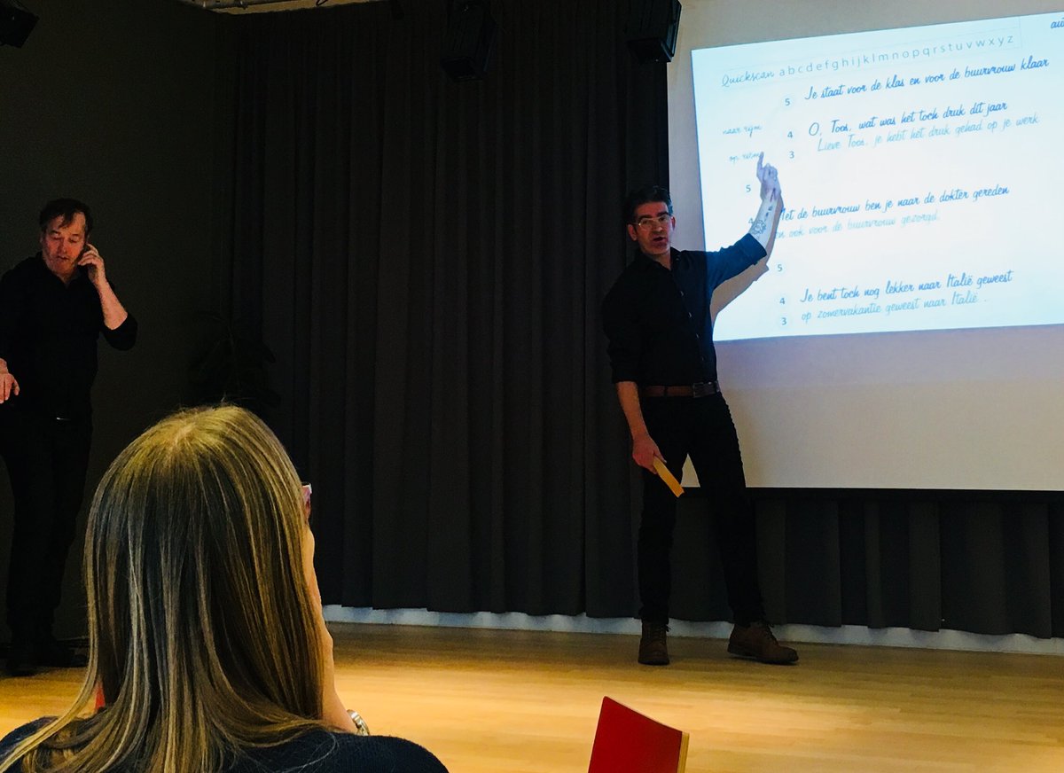 JolijnBrouwers's tweet photo. Handig! Vandaag deelden @janvriends en @johnvanders in @bibliotheekhp handige tips uit om een goed #Sinterklaasgedicht te maken. #gratisworkshop #steedsmeercultuurtebelevenin #Helmond #komtgoeduit #vanavondgedichtenmaken https://t.co/0ySCWhx01W