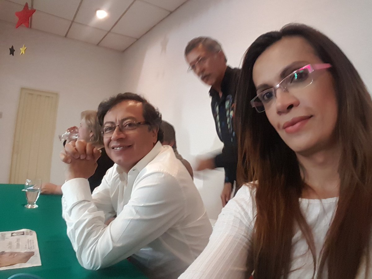 Transexual aparece en lista al Congreso que presentaron Petro y Clara López