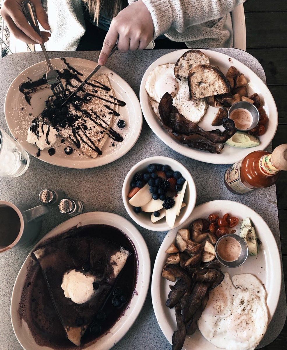 Sometimes you just have to order two full meals each... cause calories don’t count on the weekends right¿?