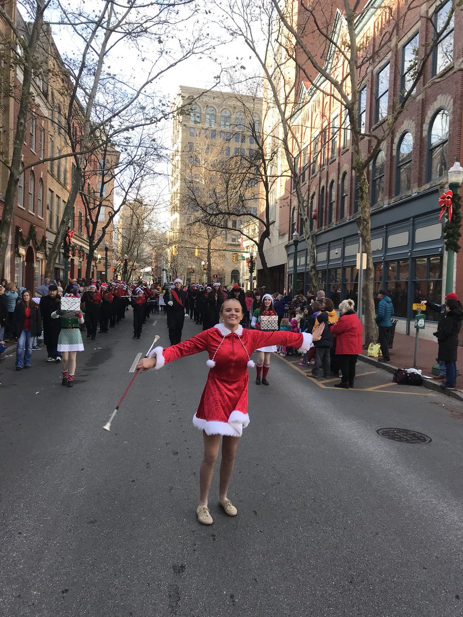 SissonvilleBand's tweet photo. Merry Christmas, @CharlestonWV! 🎄🎅🏻 https://t.co/zon7iEkV3c