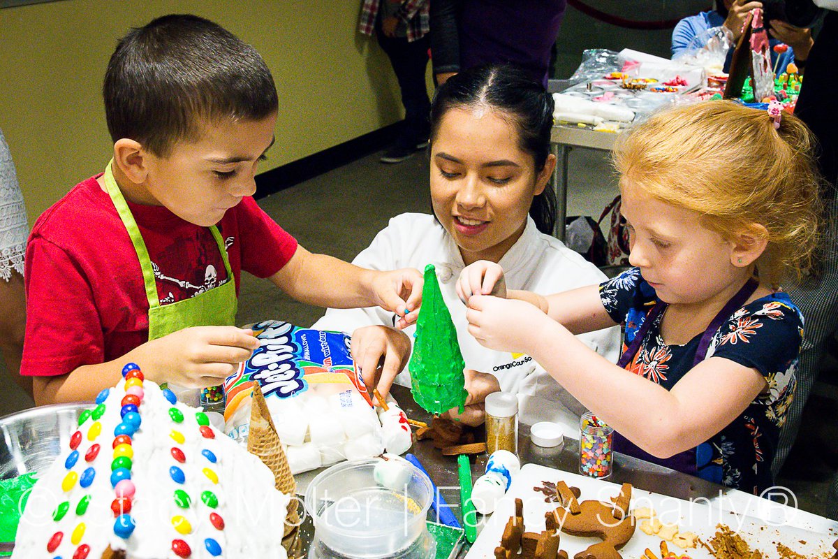 stacymolter's tweet photo. #ad Science of Gingerbread Returns to @DiscoveryCubeLA https://t.co/oRxpLzhOy9 #DiscoveryCubeLA #ScienceOfGingerbread https://t.co/ApugsBvs62