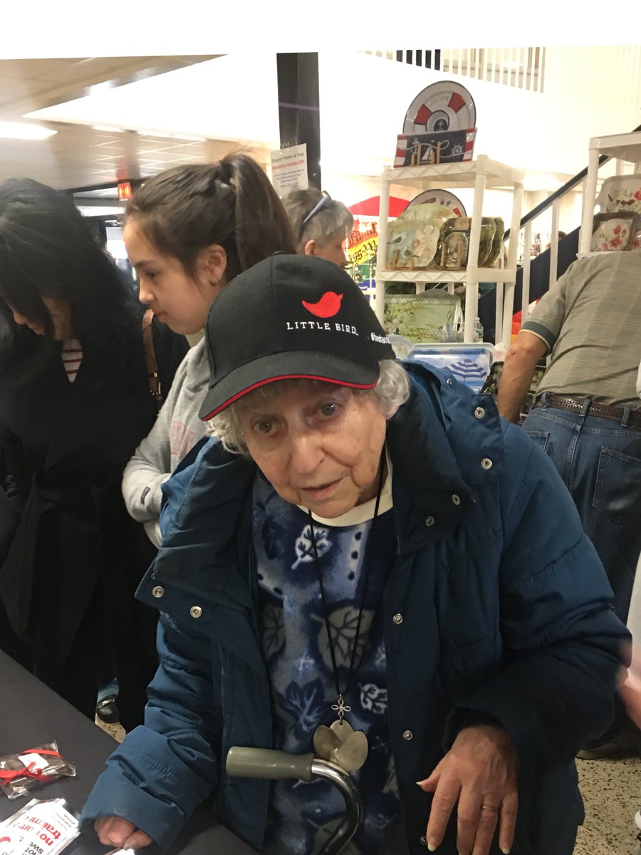 SteveThePepper's tweet photo. I think we found our new favorite customer. Sorry but I think you will understand. #hotandsweet https://t.co/xAsP7XcSZF