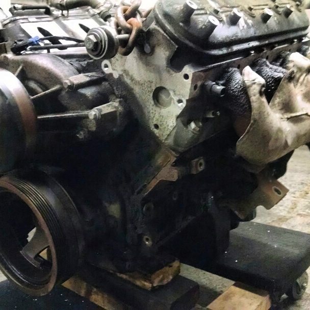 ERSChicago's tweet photo. 5.3 Chevy in for rebuild with 270,000 miles on it. I think it was burning some oil! https://t.co/3AvA19gL2K