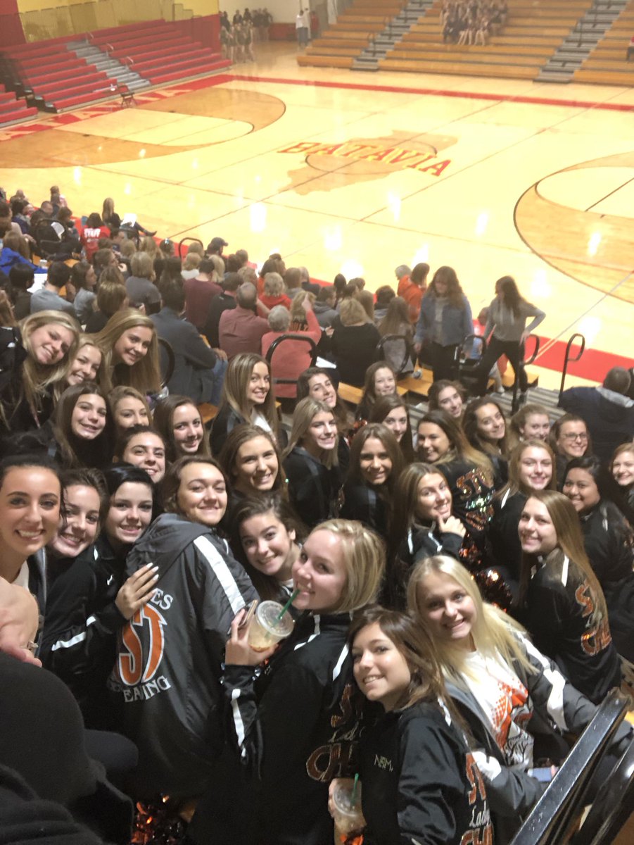 CoachTPowers's tweet photo. Let’s go Drill Team!! Good Luck @CoachWrightSTCE @stcevdt @felicia_lara18!!!! #WeStCharles https://t.co/tKKlDais4I