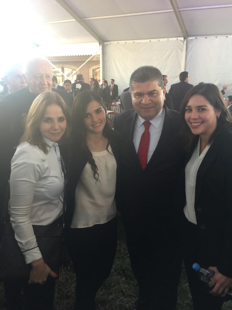 karlagg_'s tweet photo. Toma de protesta de nuestro gobernador de Coahuila, Miguel Riquelme @cindy_gv @fernandol_p @melissagg9 @rigofuentes @mrikelme @EnriqueOchoaR @Emilio_Gamboa_ @manolojim https://t.co/PVvPEce1WN