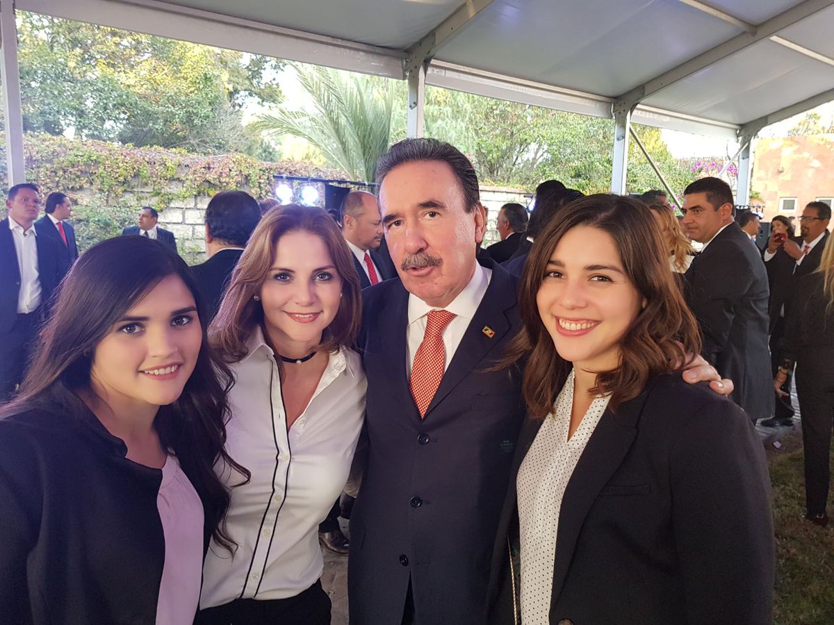 karlagg_'s tweet photo. Toma de protesta de nuestro gobernador de Coahuila, Miguel Riquelme @cindy_gv @fernandol_p @melissagg9 @rigofuentes @mrikelme @EnriqueOchoaR @Emilio_Gamboa_ @manolojim https://t.co/PVvPEce1WN