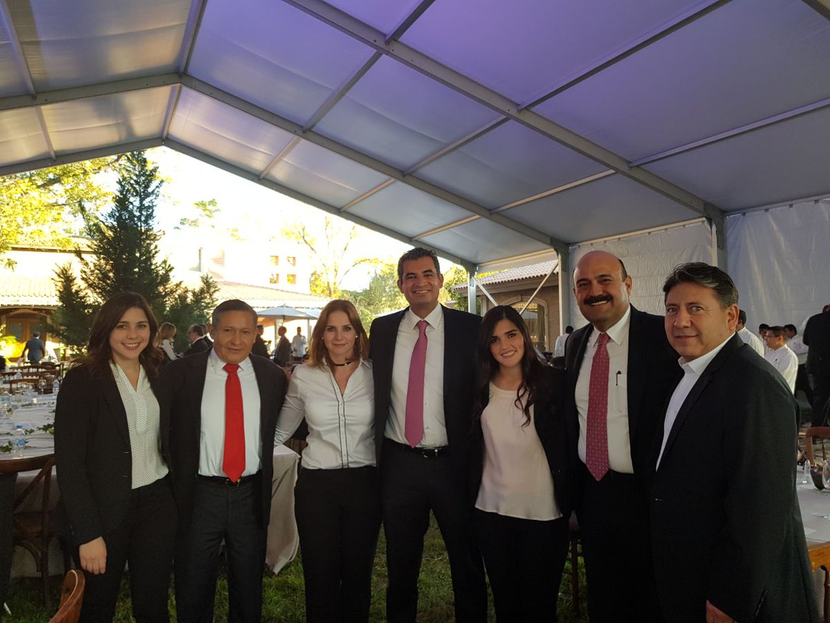 karlagg_'s tweet photo. Toma de protesta de nuestro gobernador de Coahuila, Miguel Riquelme @cindy_gv @fernandol_p @melissagg9 @rigofuentes @mrikelme @EnriqueOchoaR @Emilio_Gamboa_ @manolojim https://t.co/PVvPEce1WN