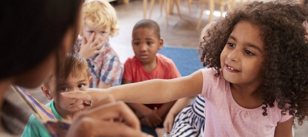 Why Is the Read-Aloud a Life-Changing Form of Civic Learning? buff.ly/2iy8B0c via <a href="/pamallyn/">pamallyn</a>