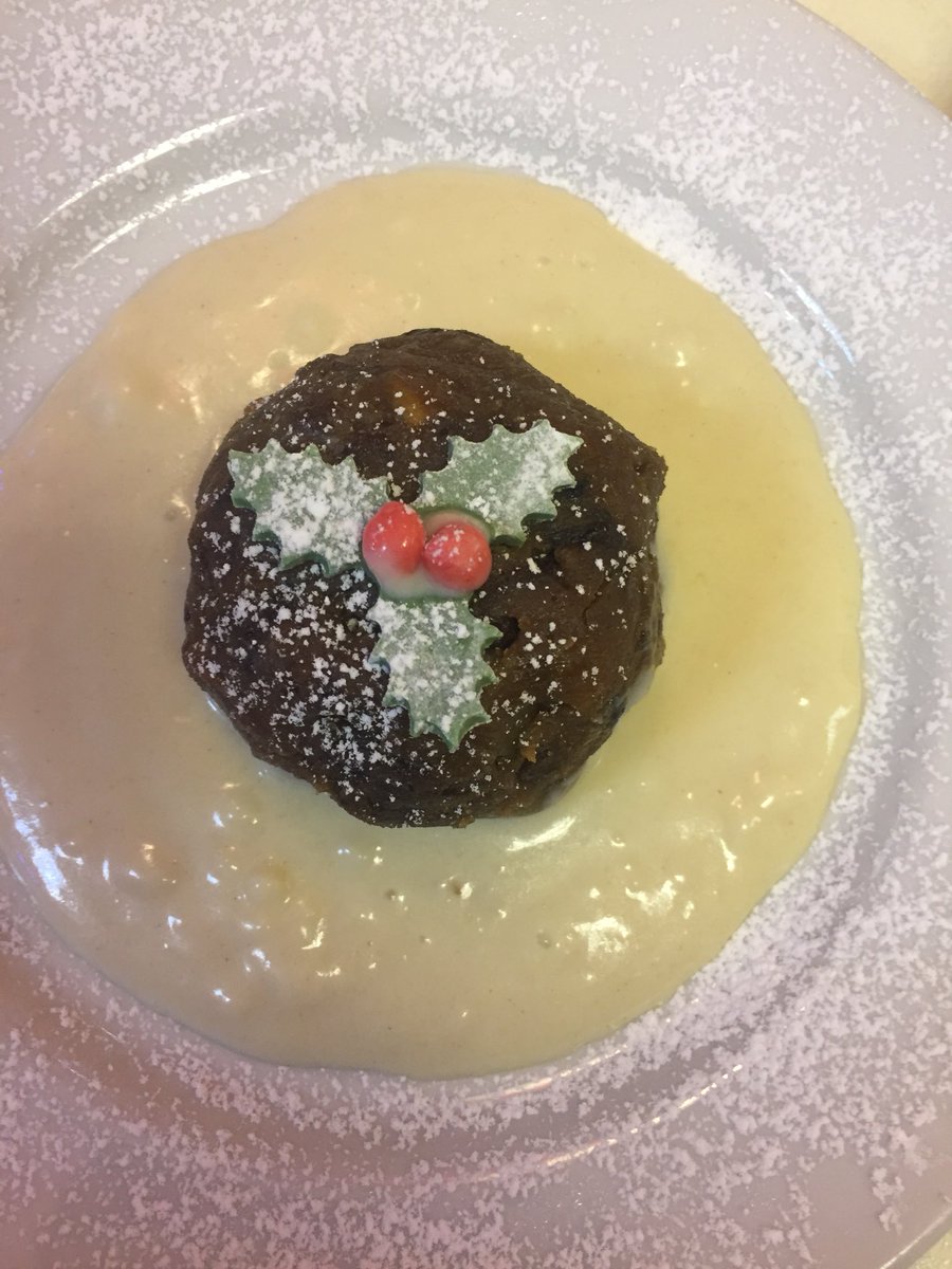 All prepared for tonight’s Christmas dinner party! Wedi paratoi ar gyfer parti nadolig heno! 
🎄🥂🎅🎁🎉🎄 #Christmas #nadolig #party #parti #food #melon #prossecco #christmaspudding #cremebrulee #cheesecake #sherrytrifle #brandysauce