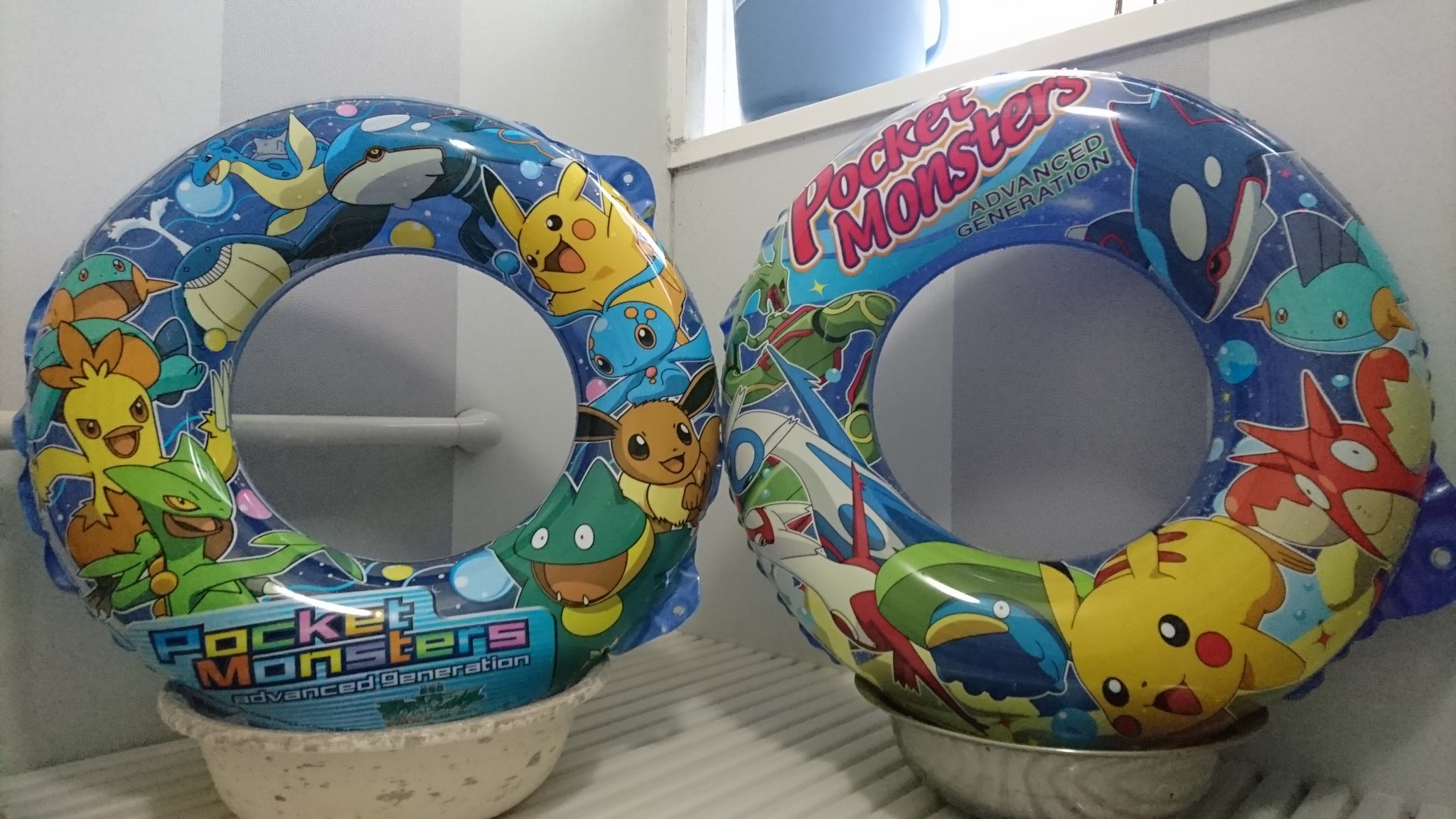 なまもの Air垢 Ar Twitter 歴代ポケモン ユーメイト製 現タカラトミー の浮き輪で自分的に 一番硬い と思う06年製 左 と 一番軟らかい と思う05年製 右 の60 硬い ので遊んでて比較的すぐ割れてしまう 06年製と 軟らかい ので使い心地も良く みんな なまもの Air垢 Ar Twitter 歴代ポケモン ユーメイト製 現タカラトミー の浮き輪で自分的に 一番硬い と思う06年製 左 と 一番軟らかい と思う05年製 右 の60 硬い ので遊んでて比較的すぐ割れてしまう 06年製と 軟らかい ので使い心地も良く みんな