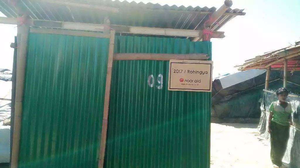HoqueAid's tweet photo. Bothroom facilities for #Rohingya
 #Refugees in Kotupalong #Refugee  #Camp.
#Rohingyalı 
 #Mültecileri  için banyo tesisleri.
بناء الحمامات #للاجئين  #الروهينغا 
Sponsored by:
Noor Aid UK. https://t.co/JjrCOFXePr
