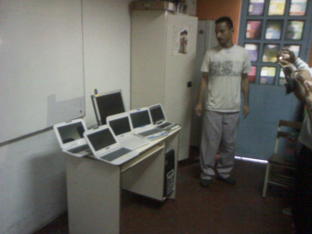 CBITSRodriguez's tweet photo. Sabado Pedagogico Canaima Educativo, Obsolescencia y Consumismo, Ley Infogobierno U.E Simon Rodriguez, PNFA Pedagogia y Tic https://t.co/1sheYOYili