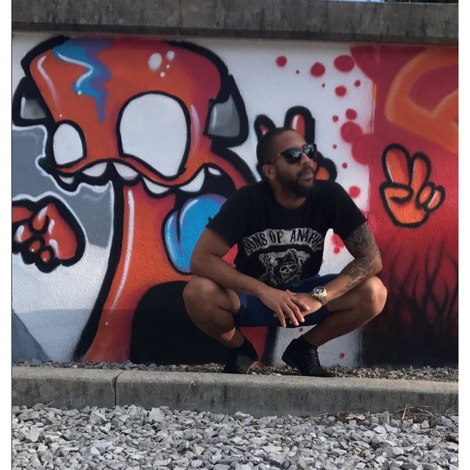 #Avi  #oldschoolTweet #DomBOnYaTwitter https://t.co/ze5k6SNRXL<a href="/tag/avi"class="tags">#Avi</a><a href="/tag/oldschooltweet"class="tags">#oldschoolTweet</a><a href="/tag/dombonyatwitter"class="tags">#DomBOnYaTwitter</a>