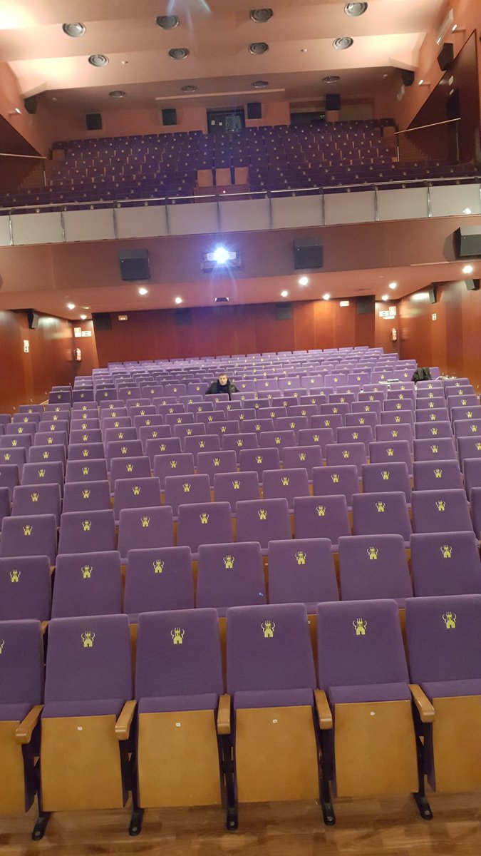 Alejo_Pinzon_T's tweet photo. El @mostfestival rebrota en #Falset. Equipo @vinseum, dt de orquesta y un servidor, ultimando detalles de escenario. #Priorat #Most2017 https://t.co/ldhXS4Zlcd