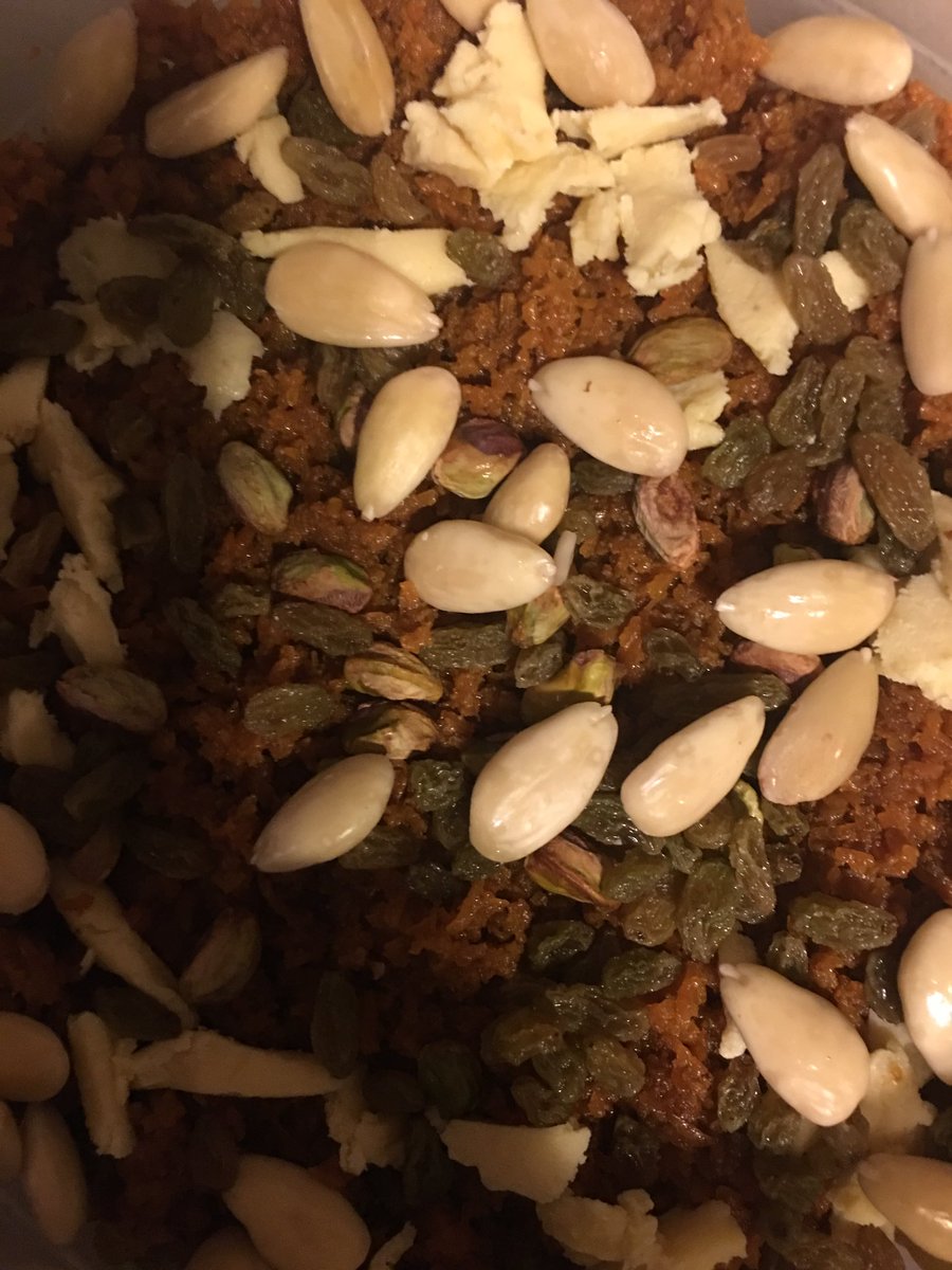 metaphysist's tweet photo. @Sixtyfourish @AAliAfroze @HamidMahmoodDa1 @HumairaYousafi @aplombapostle @AchayDinAaingay @SHMirza2 @Anilafarid1
#GajarHalwa made by me ۔۔۔
Best thing about #VirtualSharing is one portion is good enough for all
😊 Enjoy!!! https://t.co/e9Z9iSF62G