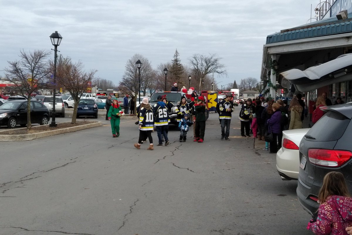 The Morrisburg Lion's handing out treats. @MorrisburgJrC https://t.co/cBGii5SFzb