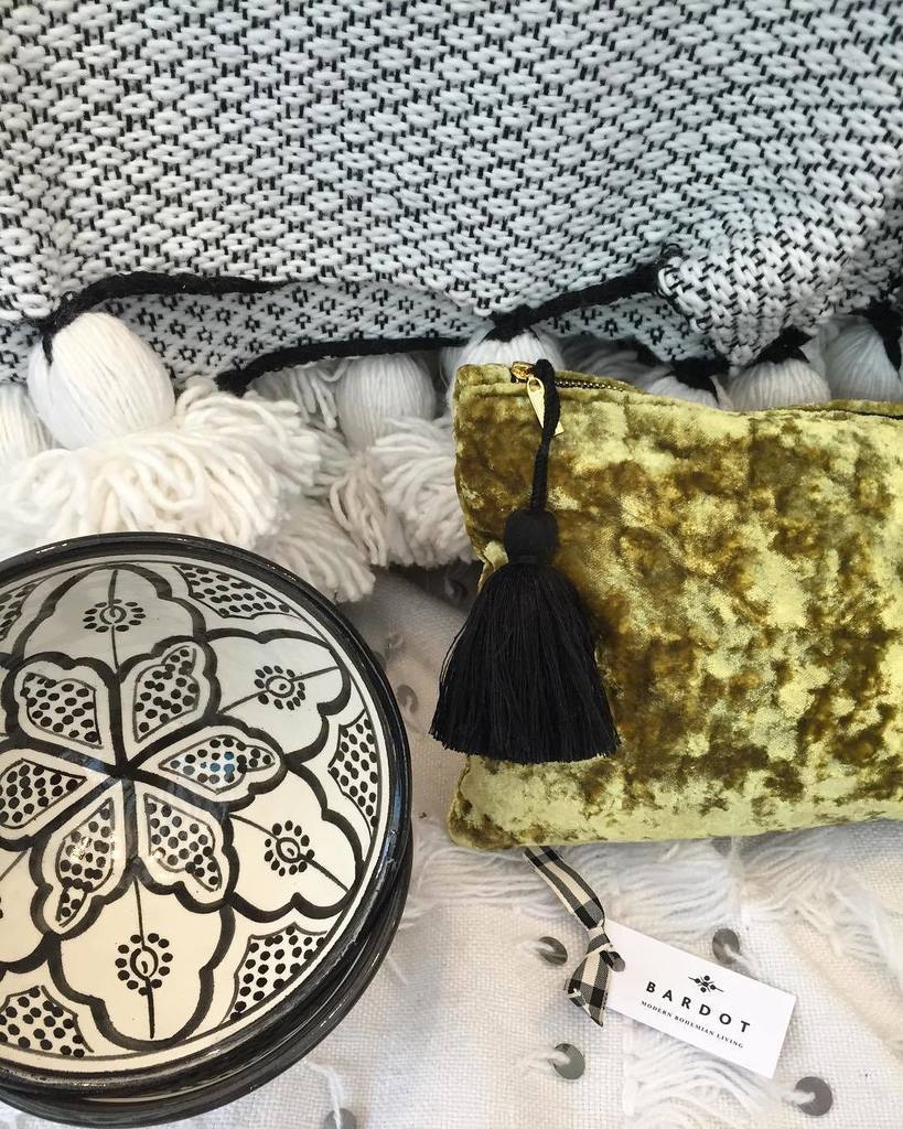 Feeling festive at Cirencester's Christmas market 🎄❄️ ift.tt/2AQqFdJ