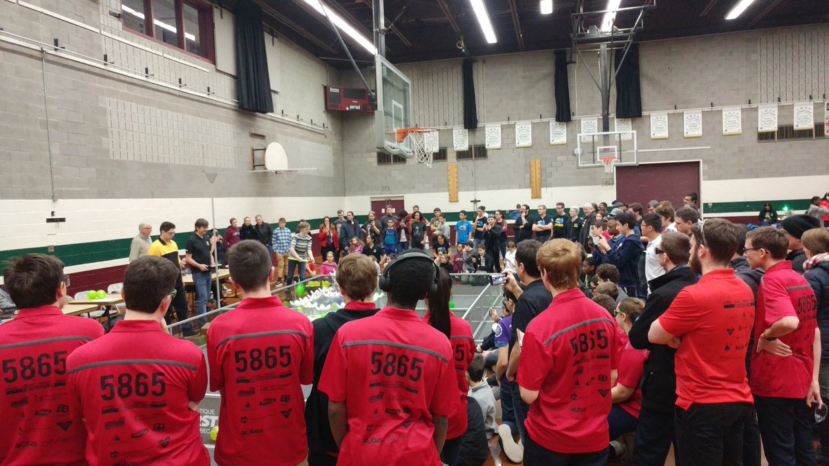 philmarcoux's tweet photo. Équipe Droide5865 en compétition à Loyola High School ce samedi. #goteam #frc https://t.co/YKE4uBGTm5