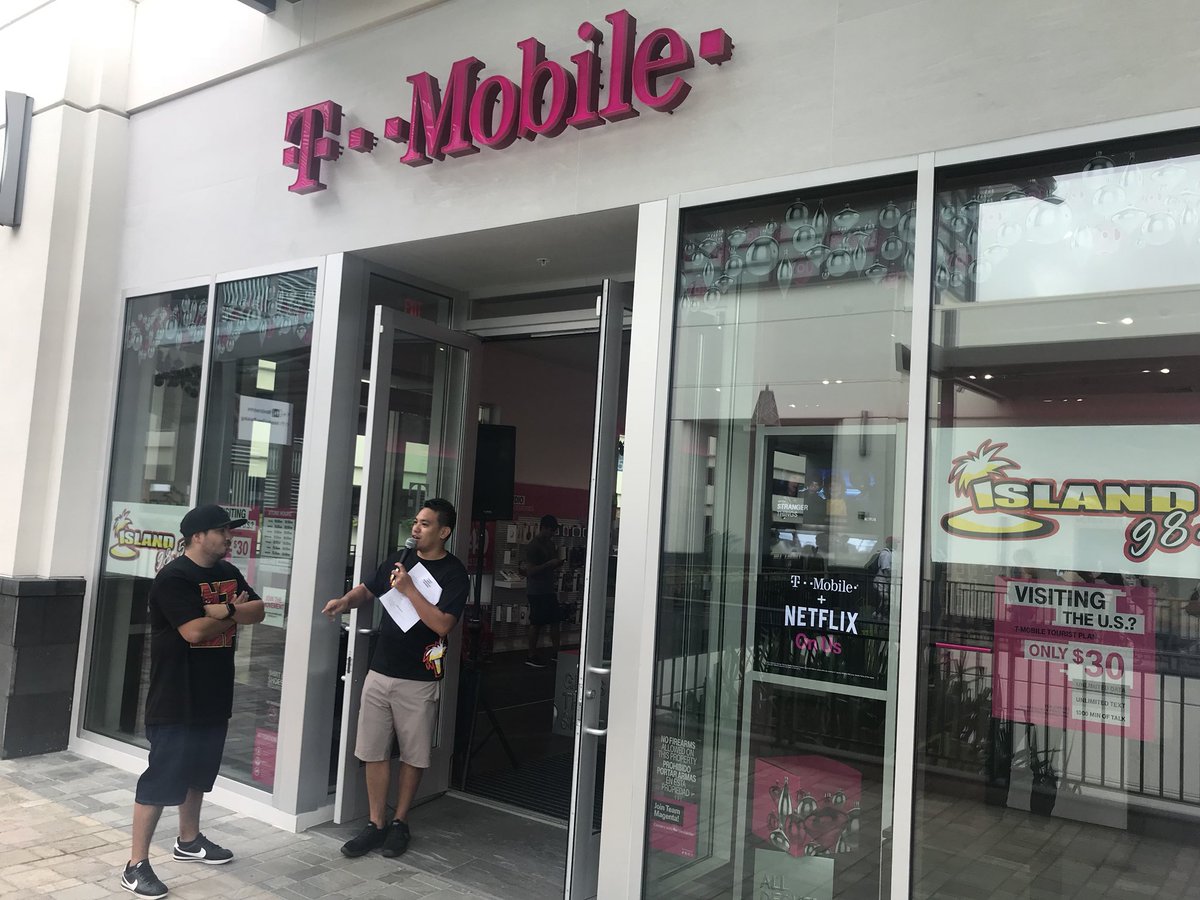 Come down to <a href="/tmobile/">T-Mobile</a> Ala Moana where there’s awesome music and the best deals in wireless @scotoishi <a href="/AdrianVanHooser/">Adrian Van Hooser</a> <a href="/richgarwood/">Rich Garwood</a>