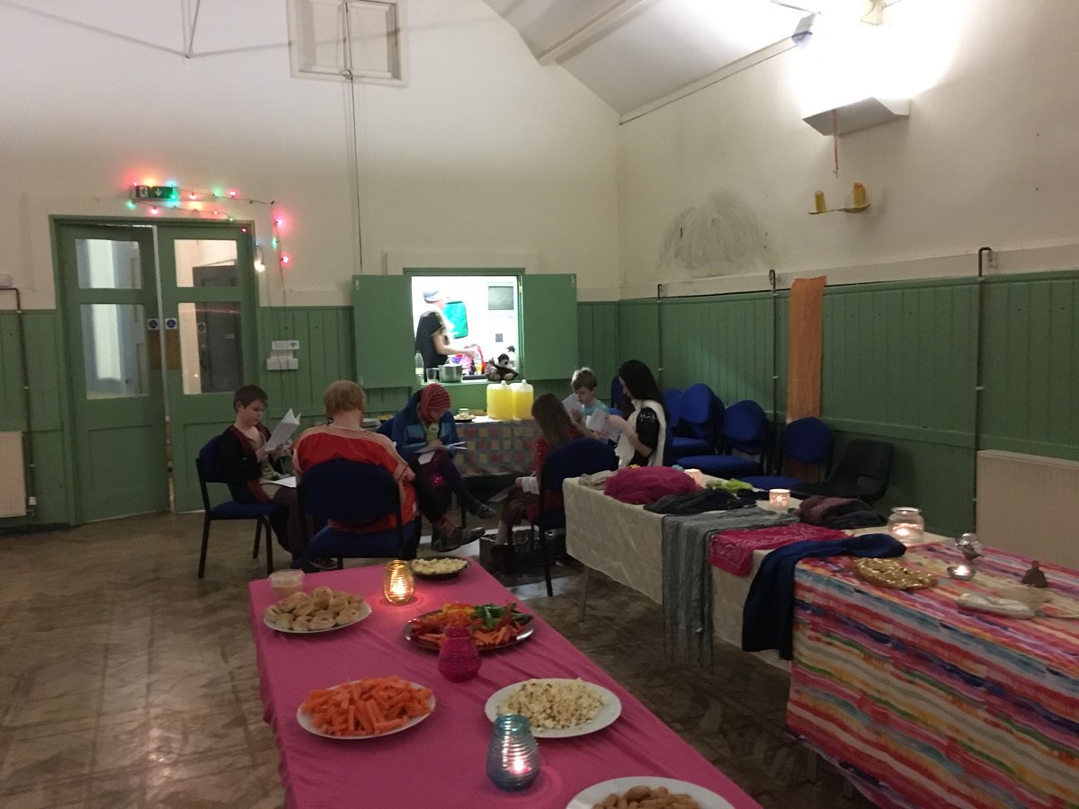 31stBathScouts's tweet photo. The Scouts have started a murder mystery evening with magic, intrigue and suspicion! #ArabianNights #whodunnit #murdermystery #iscout #bestsleepover https://t.co/kKGWYvZXyM