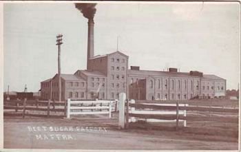 CameraAtWork's tweet image. Maffra Beet Sugar factory pix in lots of collections! This lovely postcard from the @historyvictoria postcard collection (P-1312). And you can learn about the fascinating behind it at the Maffra Sugar Beet Museum (buff.ly/2AoT35M). @museumsvictoria #cameraatwork