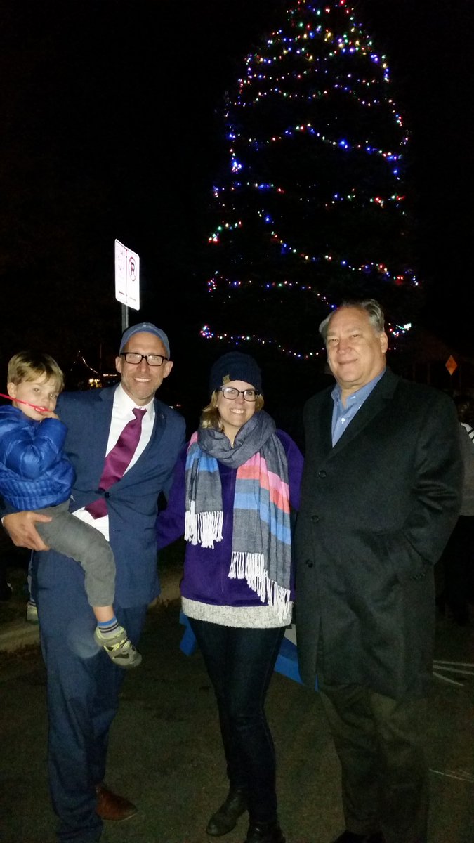 tomhucker's tweet photo. Great crowd for the Christmas tree lighting in #SouthFourCorners ! Happy Holidays everyone! #SFCCA @Marc_Elrich https://t.co/6Cz6HLmhxJ