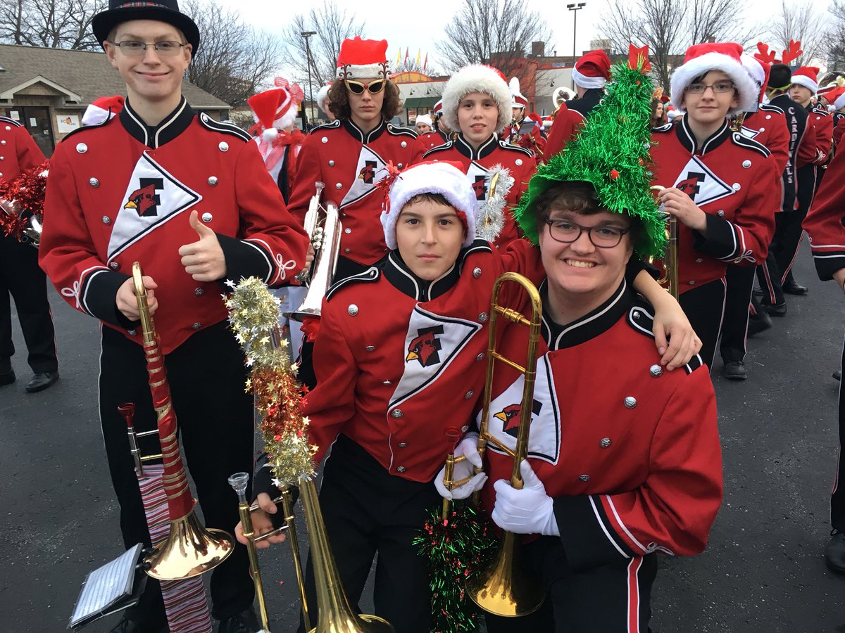 mattmcveigh's tweet photo. #FondyBands bringing spirit to the FDL Holiday of LIghts Parade https://t.co/nvAOwZf929