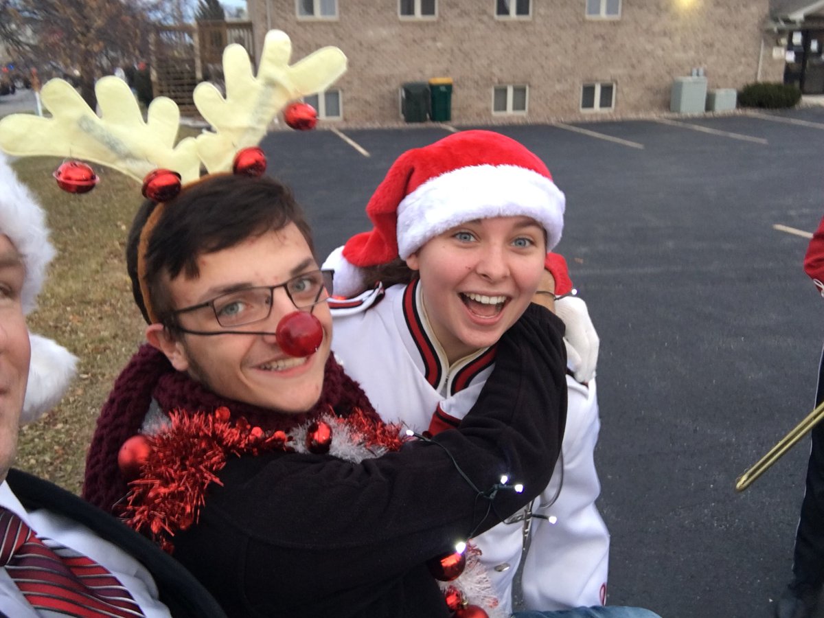 mattmcveigh's tweet photo. #FondyBands bringing spirit to the FDL Holiday of LIghts Parade https://t.co/nvAOwZf929