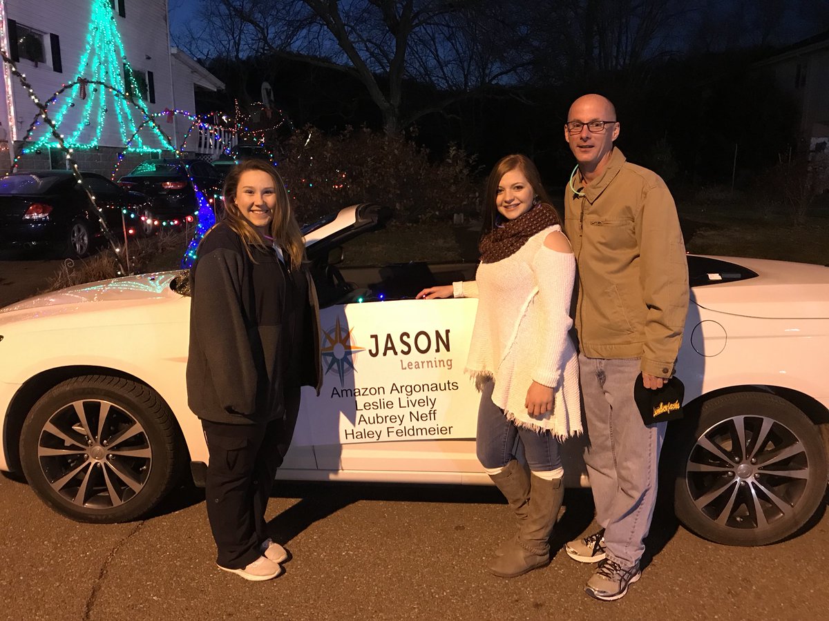 energy_kids's tweet photo. New Martinsville Christmas Parade @JASONLearning @etomansuper https://t.co/10xt74TcSv