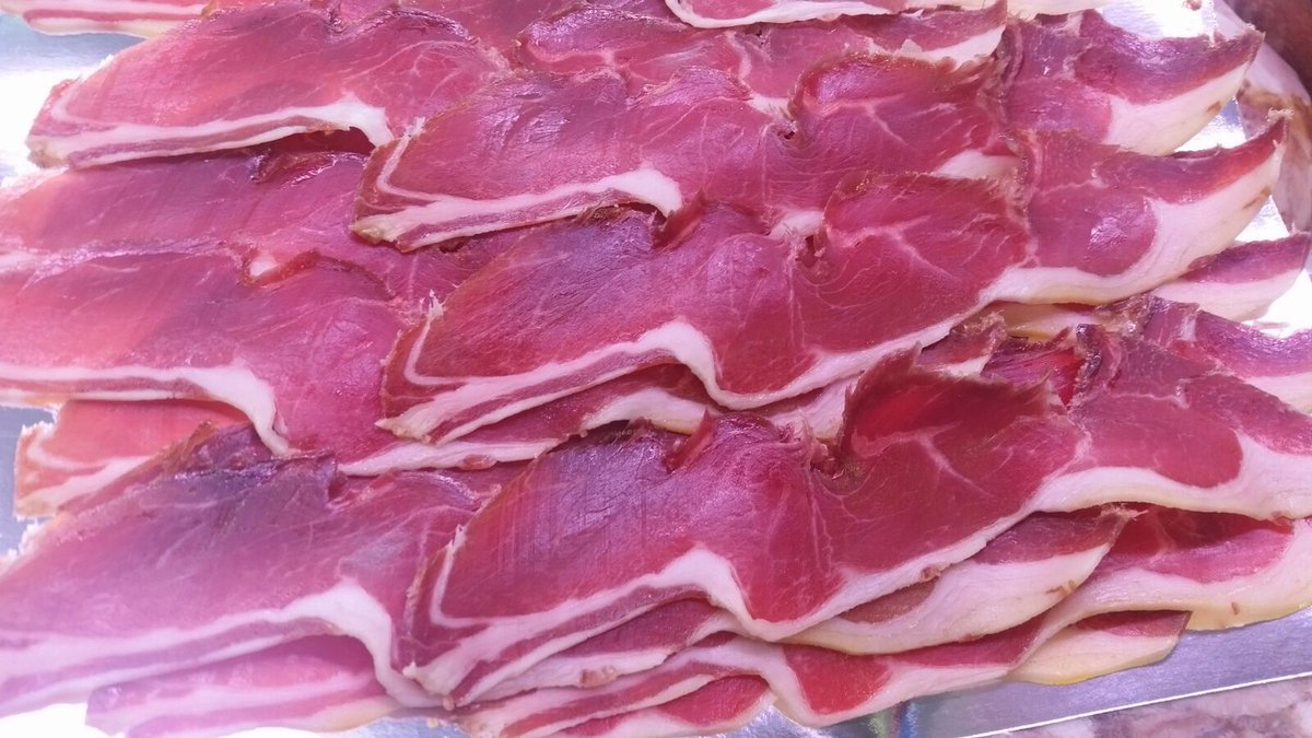 #Diciembre ya esta aquí, y desde #CarniceríasValdivia os deseamos un mes cargado de alegrías. Para esas fiestas y reencuentros que vienen ya tenemos nuestros productos gourmet a vuestra disposición. ¡Os esperamos! Y en la capital también a domicilio para que no pases frío.