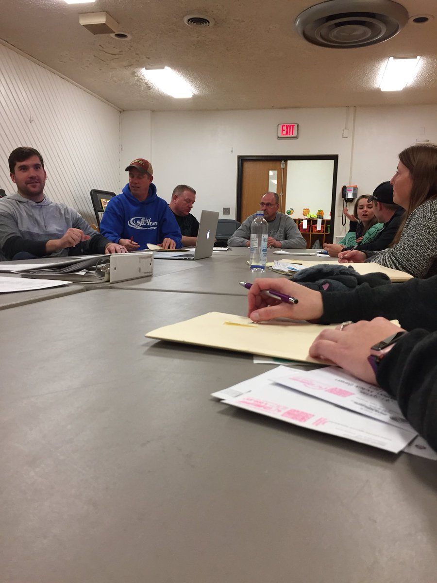 Ski_Sprites's tweet photo. A lot goes on during the “off season” for the Sprites. We spend the non-summer months having meetings and more to make sure we are ready to ski when summertime comes! #meeting #skisprites #showski https://t.co/g5lfmnGr13