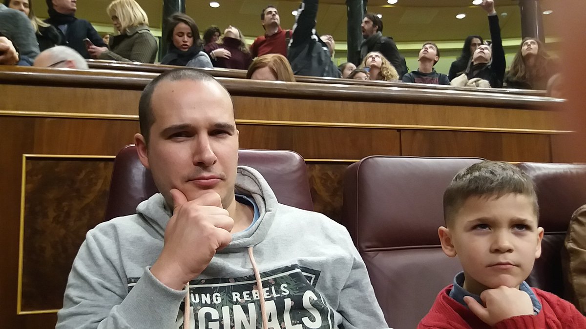 Sentarse uno en el sitio  de <a href="/sanchezcastejon/">Pedro Sánchez</a> y oler a cambio #pedropresidente