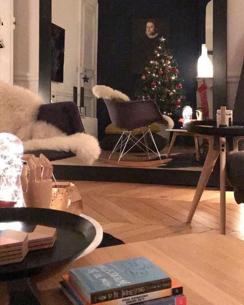 DixZeroHuit's tweet photo. I'll be home for Christmas #christmastree #hay #dontleaveme #eno #tribu #whitestone #zuiver #menu #fliparound #tomdixon #etch #bowernyc #areaware #kubus #bylassen #bubblegum #rominaressia #eames #RAR #zeus #bigframe #parquet #moulures #interior https://t.co/FCT2rIcUg8 https://t.co/SJohVFTHHd