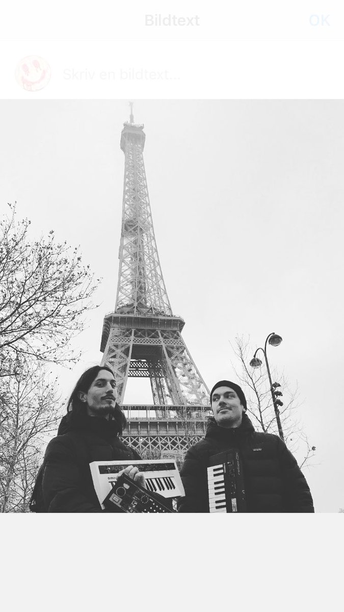 vitabergenmusic's tweet photo. Hälsningar från Eiffeltornet🇫🇷. Nu Spanien och Madrid!! 🌞🌞🌞 —>> #translatetour https://t.co/PdYlG2cBNN