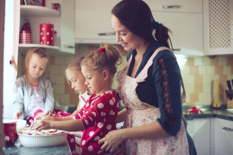 TheAwesomePlay's tweet photo. What are some of your favorite holiday family traditions?! https://t.co/nsRJlzdBIT