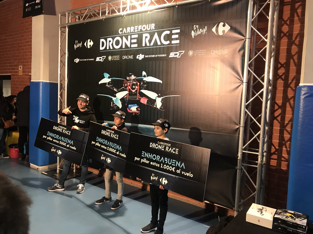 DECORtruss's tweet image. La primera edición de la #carrefourdronerace ya tiene campeones! 1st y 2nd dos nenes de 10 años!! 👏🏼👏🏼