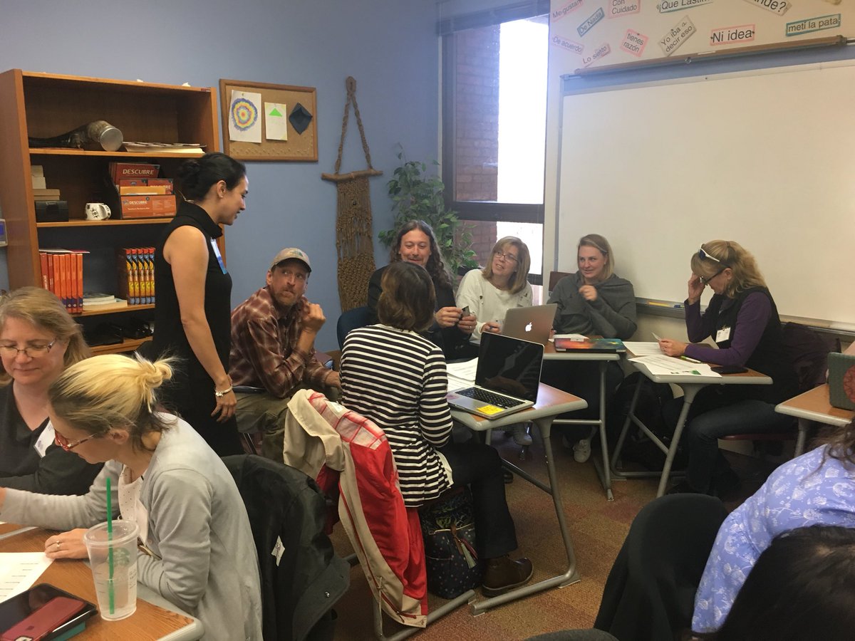 janeamenicucci's tweet photo. Love presenting with my fellow ADE’s this morning. To Write, To Create, To Capture a Story @collabgenius #NMSTE #DLC2017 #ADEChat https://t.co/fadWYJM3Xs