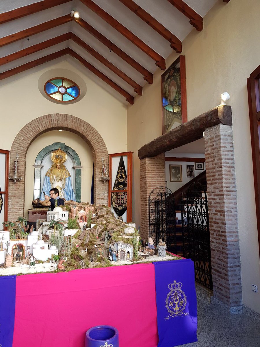 Imágenes de la bendición de nuestro #BelenNazareno, instalado en la Casa Hermandad, por <a href="/pepesolorzano/">José López</a> Director Espiritual.