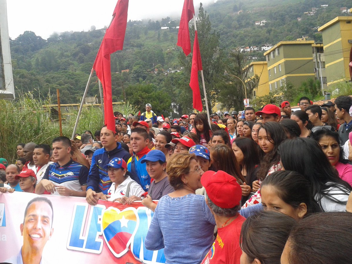 JordanPareles's tweet photo. #Merida|| Hoy acompañamos en una excelente marcha a nuestro próximo Alcalde del Municipio #Libertador @leoneljmatos 
#UnGerenteParaMerida https://t.co/SHoxi8hsss