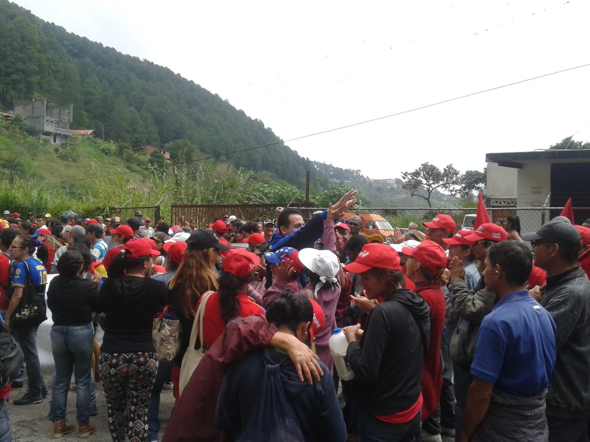 JordanPareles's tweet photo. #Merida|| Hoy acompañamos en una excelente marcha a nuestro próximo Alcalde del Municipio #Libertador @leoneljmatos 
#UnGerenteParaMerida https://t.co/SHoxi8hsss