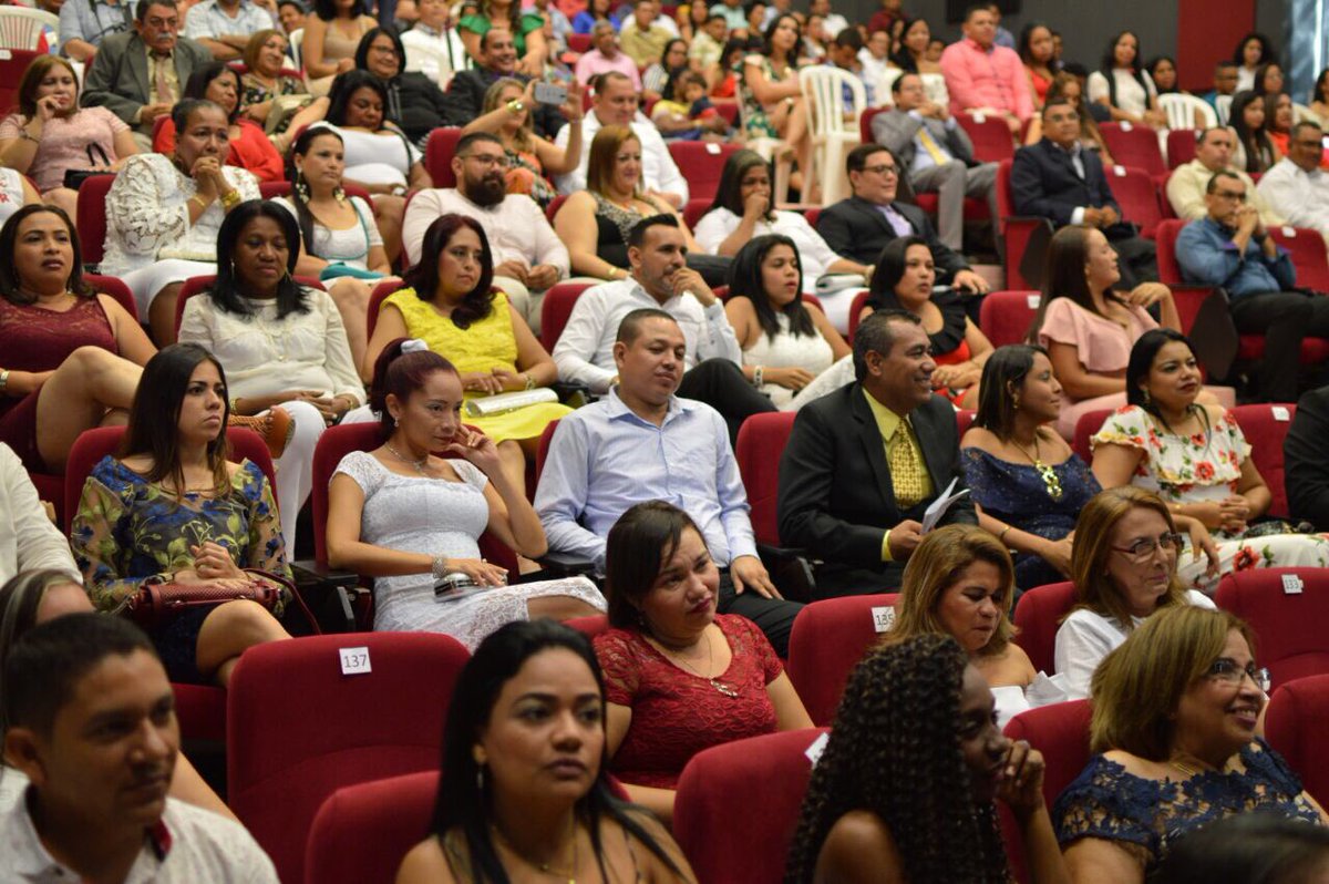 soledadalcaldia's tweet photo. #AEstaHora 200 docentes de nuestras instituciones educativas reciben grado como Especialistas en Estudios Pedagógicos gracias al convenio de la Secretaría de Educación con @UniversidadCUC. https://t.co/8XD2wUMuU0