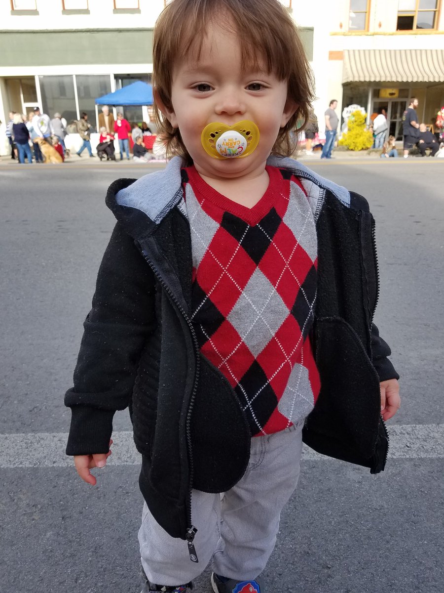 CrazedColletts's tweet image. Went to our city parade today!!
#ChristmasParade #Local #momlife