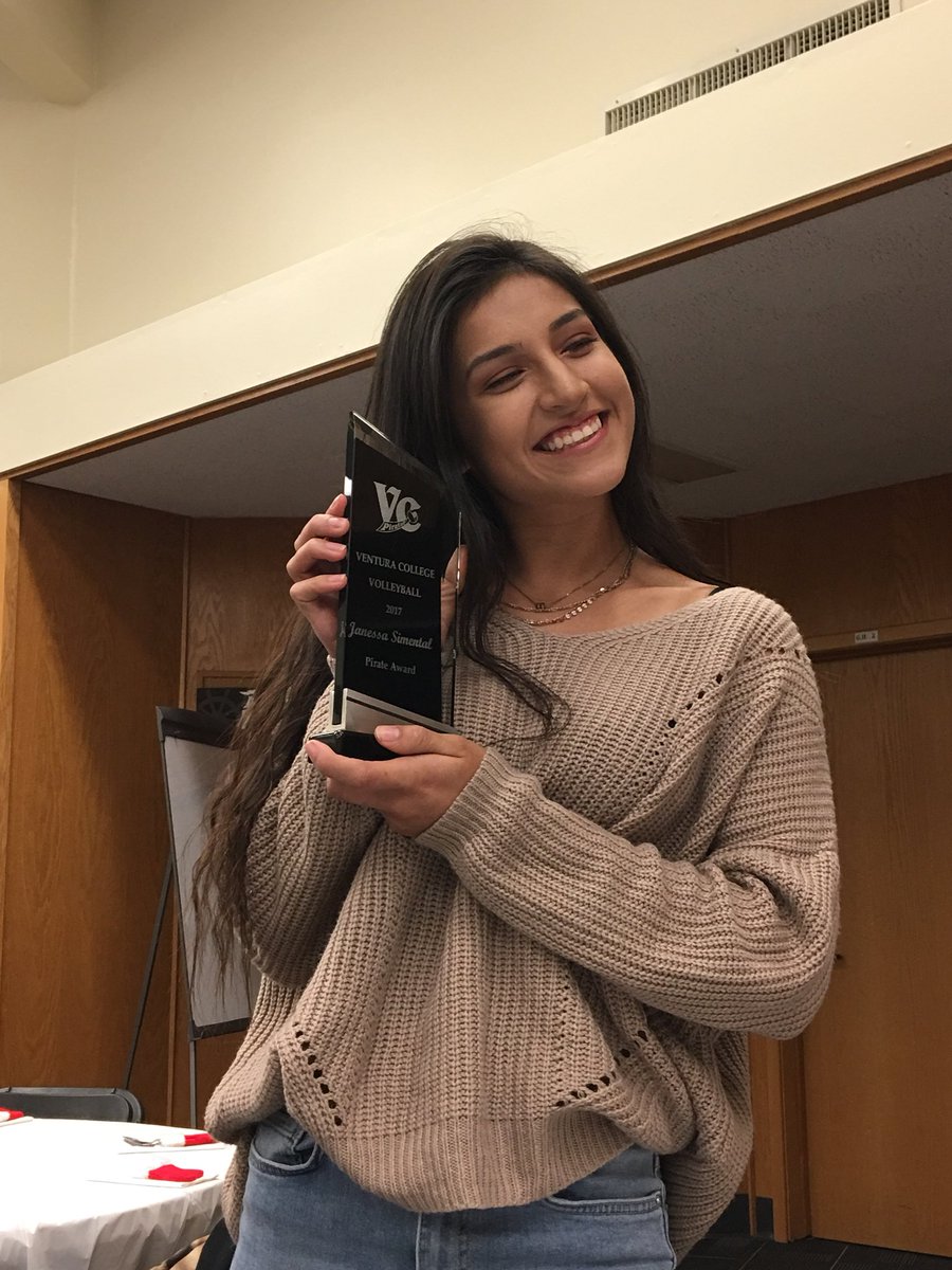 janessasimental's tweet photo. Thankful and inspired to thrive for moreπβ€οΈ hard work doesnβt stop here!πͺπΌ #VCVolleyball #PriateAward https://t.co/en2h0rgm5O